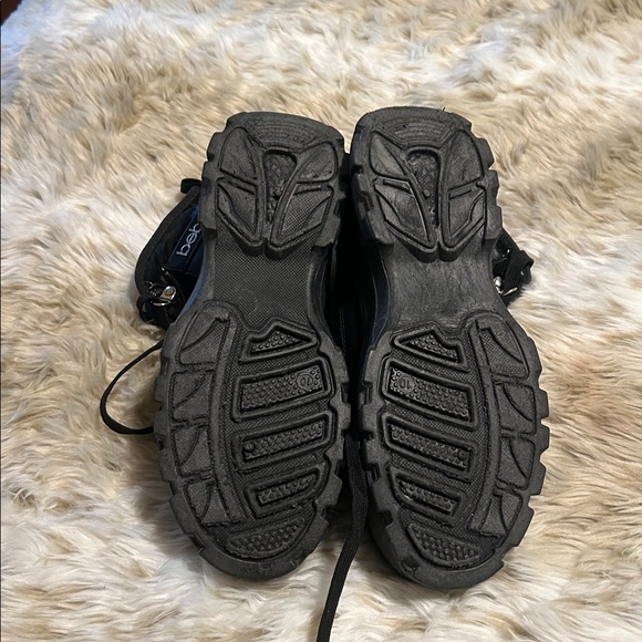 Black Shiny Winter Boots - Picture 4 of 5